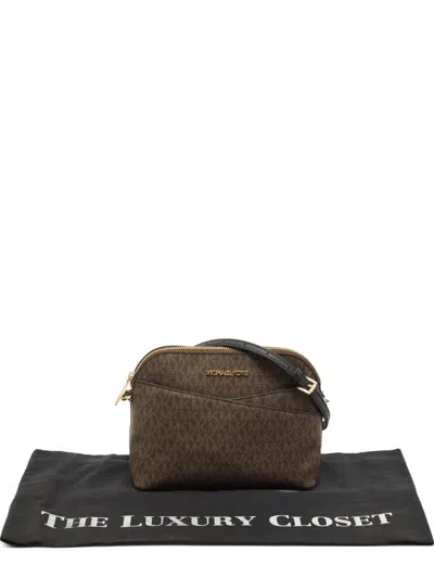 Pre-owned Michael Kors Jet Set Travel Dome Cross Body Bag In Brown