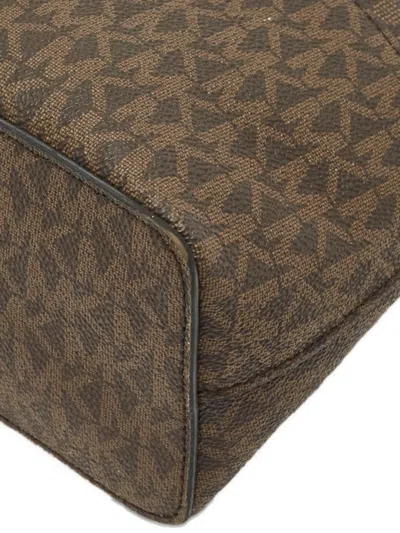 Pre-owned Michael Kors Jet Set Travel Dome Cross Body Bag In Brown