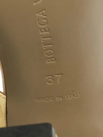 Pre-owned Bottega Veneta Mary Jane Round-toe Pumps In Neutral