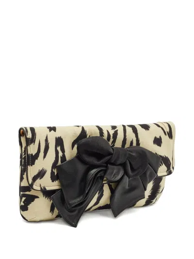 Pre-owned Chloé Abstract-print Bow-detail Clutch In Neutral