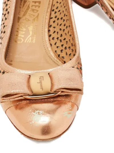 Pre-owned Ferragamo Vara Bow Leather Pumps In Gold