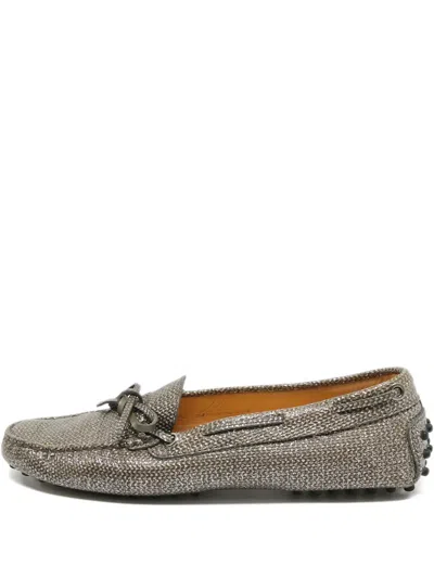 Pre-owned Tod's Gommino Metallic-effect Bow Loafers In Gray