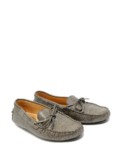 Pre-owned Tod's Gommino Metallic-effect Bow Loafers In Gray