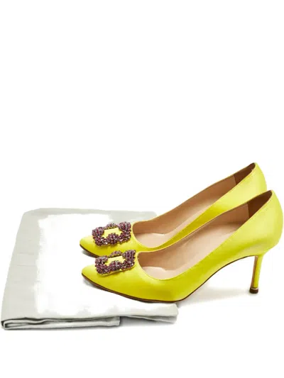 Pre-owned Manolo Blahnik Hangisi Crystal-embellishment Pumps In Yellow