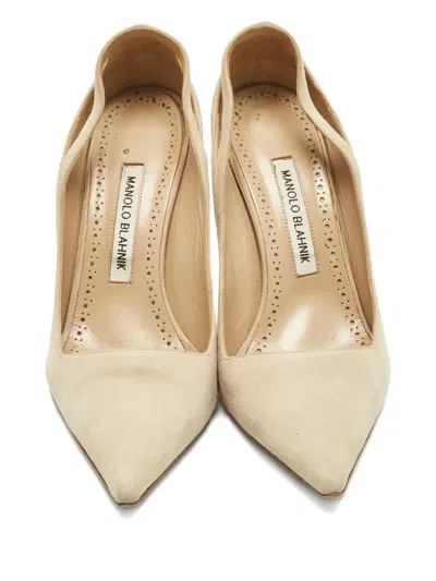 Pre-owned Manolo Blahnik Suede Pointed-toe Pumps In Neutral
