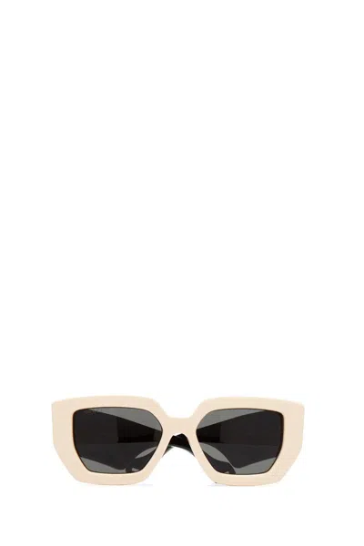 Gucci Blackwhite Square Logo Sunglasses In Multi
