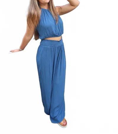 Elan Capri Smocked Pants In Dark Blue In Blue