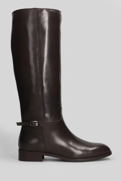 Julie Dee Low Heels Boots In Brown