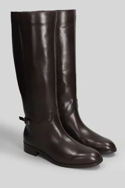 Julie Dee Low Heels Boots In Brown