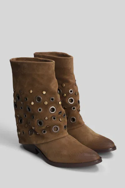 Julie Dee 45mm Eyelet-detail Boots In Brown