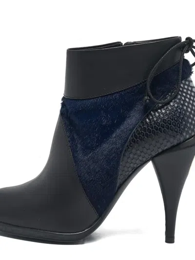 Pre-owned Fendi 105mm Leather Booties In Black