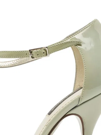 Pre-owned Dolce & Gabbana T-strap Buckle Sandals In Neutral
