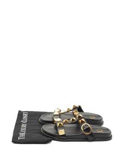 Pre-owned Valentino Garavani Stud-detail Leather Sandals In Black