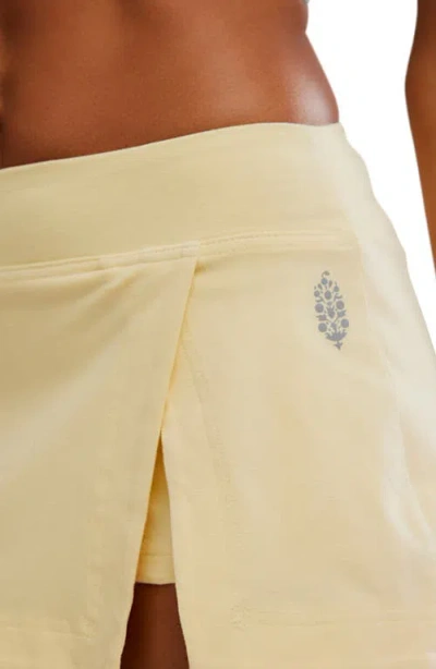 Free People Fp Movement Hot Shot Miniskort In Neutral