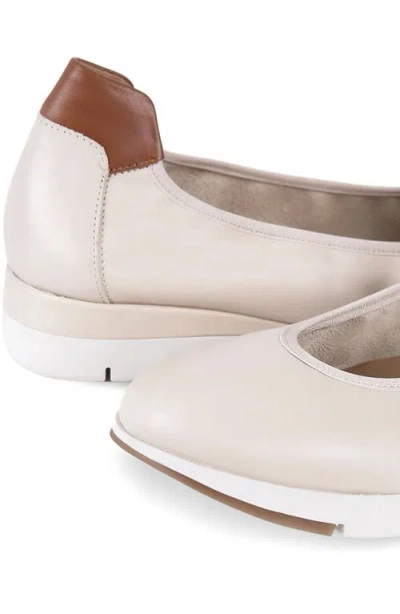 Menina Step Promenade Leather Comfort Flat In Neutral