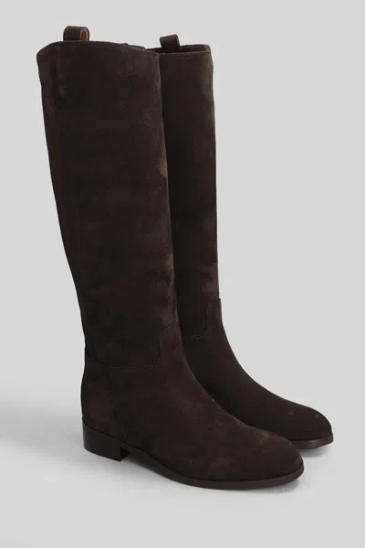Julie Dee Low Heels Boots In Brown