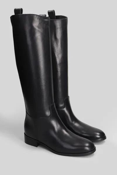 Julie Dee Low Heels Boots In Black