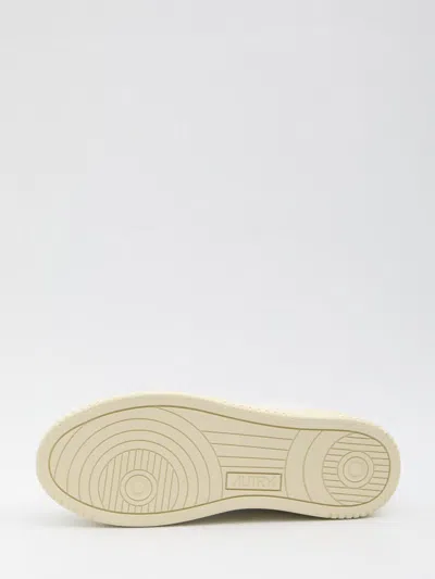 Autry Medalist Low Sneakers In White
