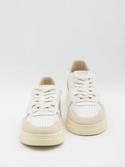 Autry Medalist Low Sneakers In White