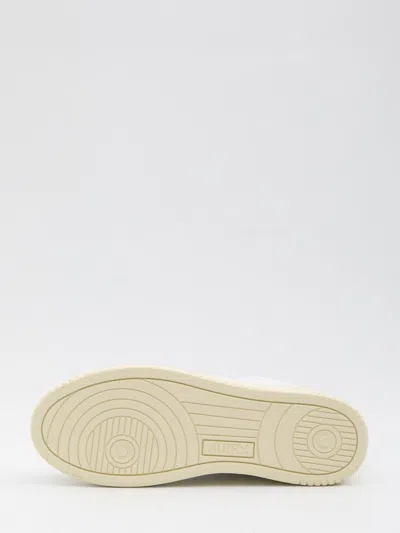 Autry Medalist Low Sneakers In White
