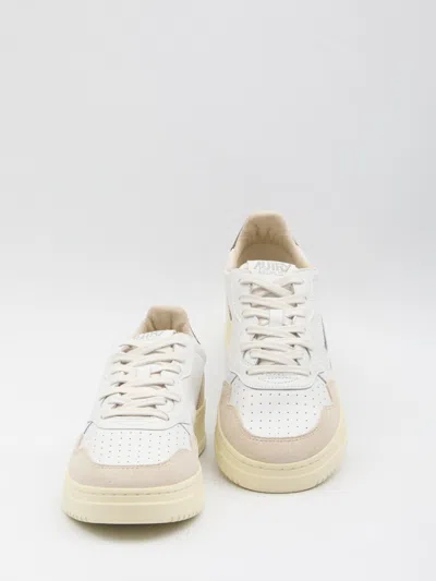 Autry Medalist Low Sneakers In White