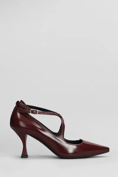 Julie Dee Pumps In Bordeaux Leather In Burgundy