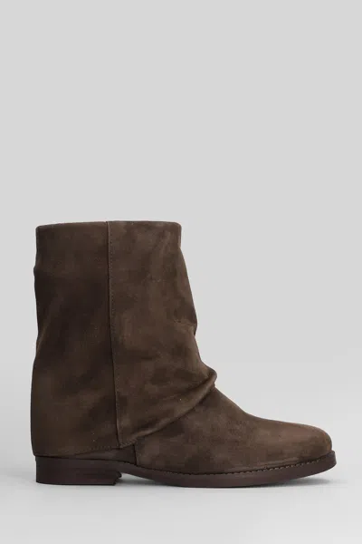 Julie Dee Low Heels Ankle Boots In Brown Suede In Brown