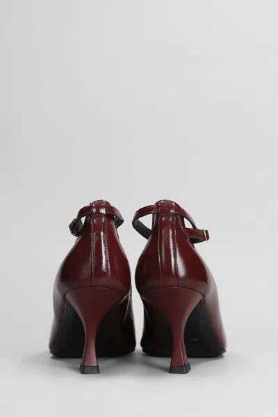 Julie Dee Pumps In Bordeaux Leather In Burgundy