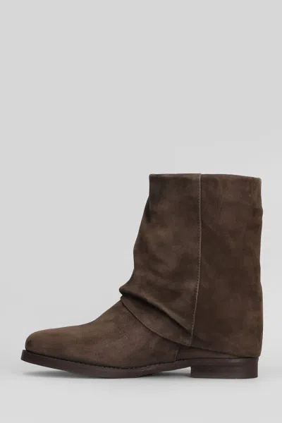 Julie Dee Low Heels Ankle Boots In Brown Suede In Brown