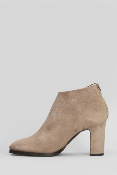 Julie Dee High Heels Ankle Boots In Beige Suede In Neutral