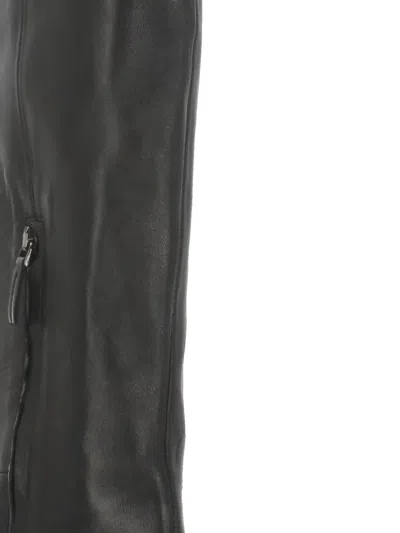 Julie Dee Round-toe Boots In Black