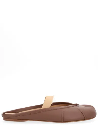 Maison Margiela Tabi Frayed Split-toe Leather Ballet Flats In Brown