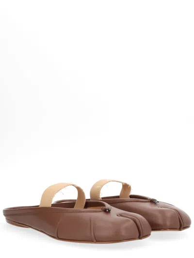Maison Margiela Tabi Frayed Split-toe Leather Ballet Flats In Brown
