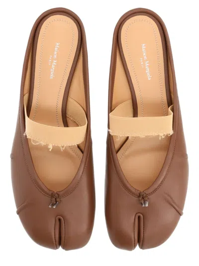 Maison Margiela Tabi Frayed Split-toe Leather Ballet Flats In Brown