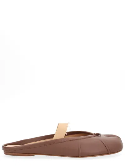 Maison Margiela Tabi Frayed Split-toe Leather Ballet Flats In Brown