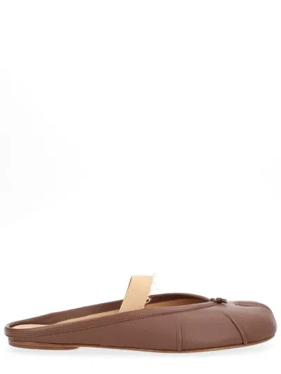 Maison Margiela Tabi Frayed Split-toe Leather Ballet Flats In Brown