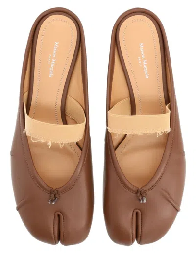 Maison Margiela Tabi Frayed Split-toe Leather Ballet Flats In Brown