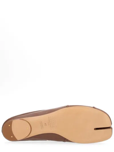 Maison Margiela Tabi Frayed Split-toe Leather Ballet Flats In Brown