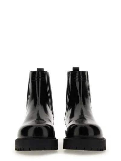 Givenchy Chelsea Show Black Ankle Boots In Black