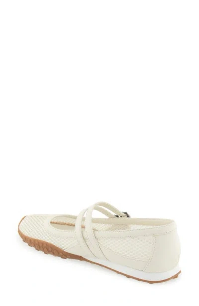 Reaction Kenneth Cole Violeta Mary Jane Flat In White