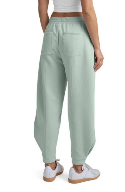Beyond Yoga Luxefleece Barrel Leg Sweatpants In Green