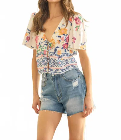 Lalavon Floral Print Front Tie Top In White In Multi