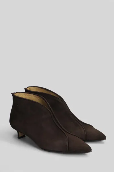L'arianna Low Heels Ankle Boots In Brown