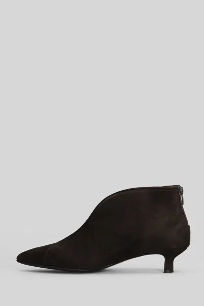 L'arianna Low Heels Ankle Boots In Brown