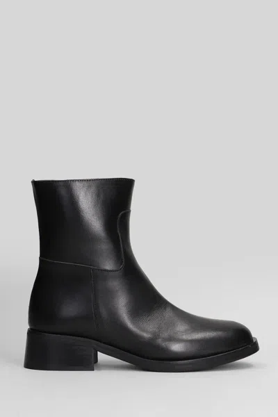 L'arianna Low Heels Ankle Boots In Black