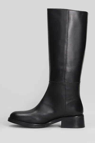 L'arianna Low Heels Boots In Black