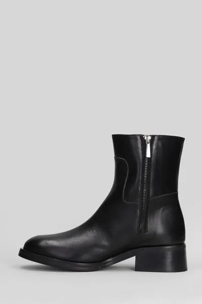 L'arianna Low Heels Ankle Boots In Black