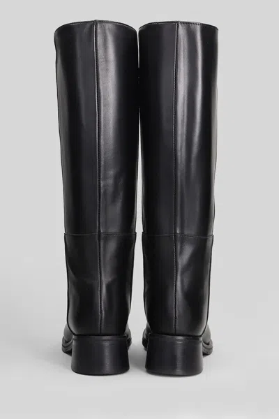 L'arianna Low Heels Boots In Black