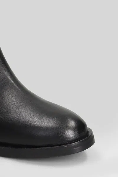 L'arianna Low Heels Ankle Boots In Black