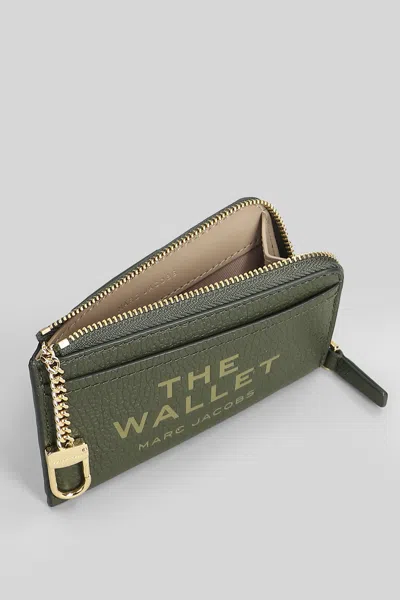 Marc Jacobs The Top Zip Multi Wallet In Green Leather In Green